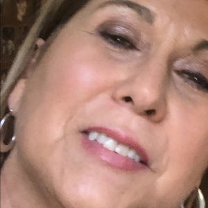 Meet your Posher, Debbie